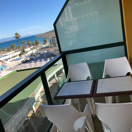 Torremolinos, Playa Del Bajondillo, Primera Linea